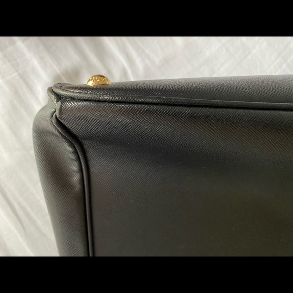 Prada Saffiano black tote - Picture 6 of 16